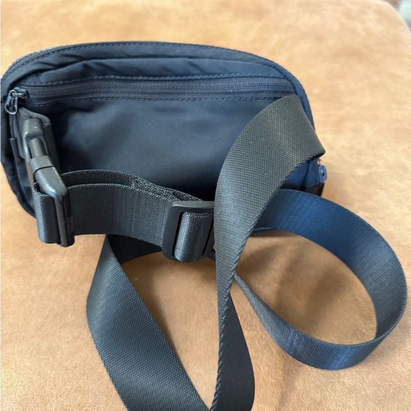 Lululemon Black Belt Bag - Picture 4 of 8